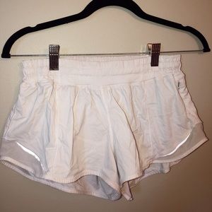 Lululemon Hotty Hot Shorts 2.5”